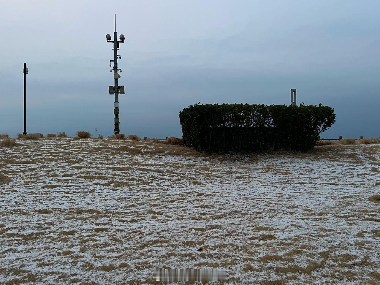 青岛2025年第一场雪❄️今日份石老人雪后的样子[色]请查收！！！  