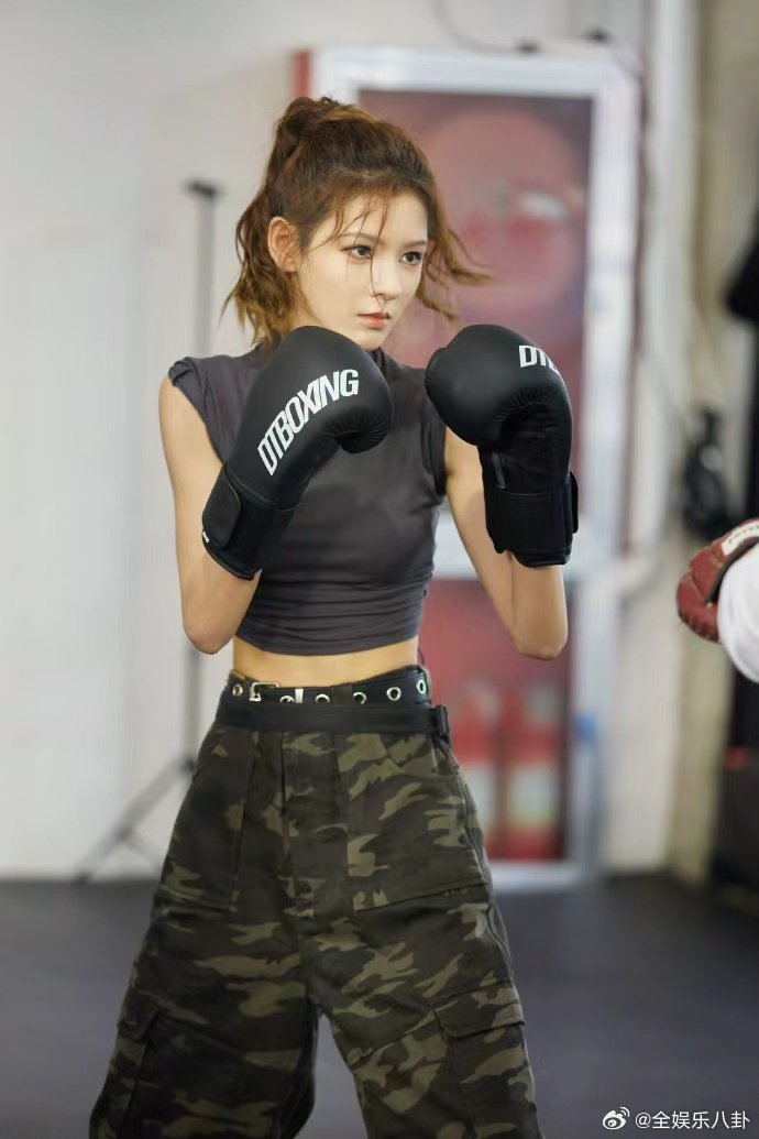 张予曦拳击手造型美我一大跳 我家那闺女 张予曦拳击造型杀我！柔美中透着刚毅，力量