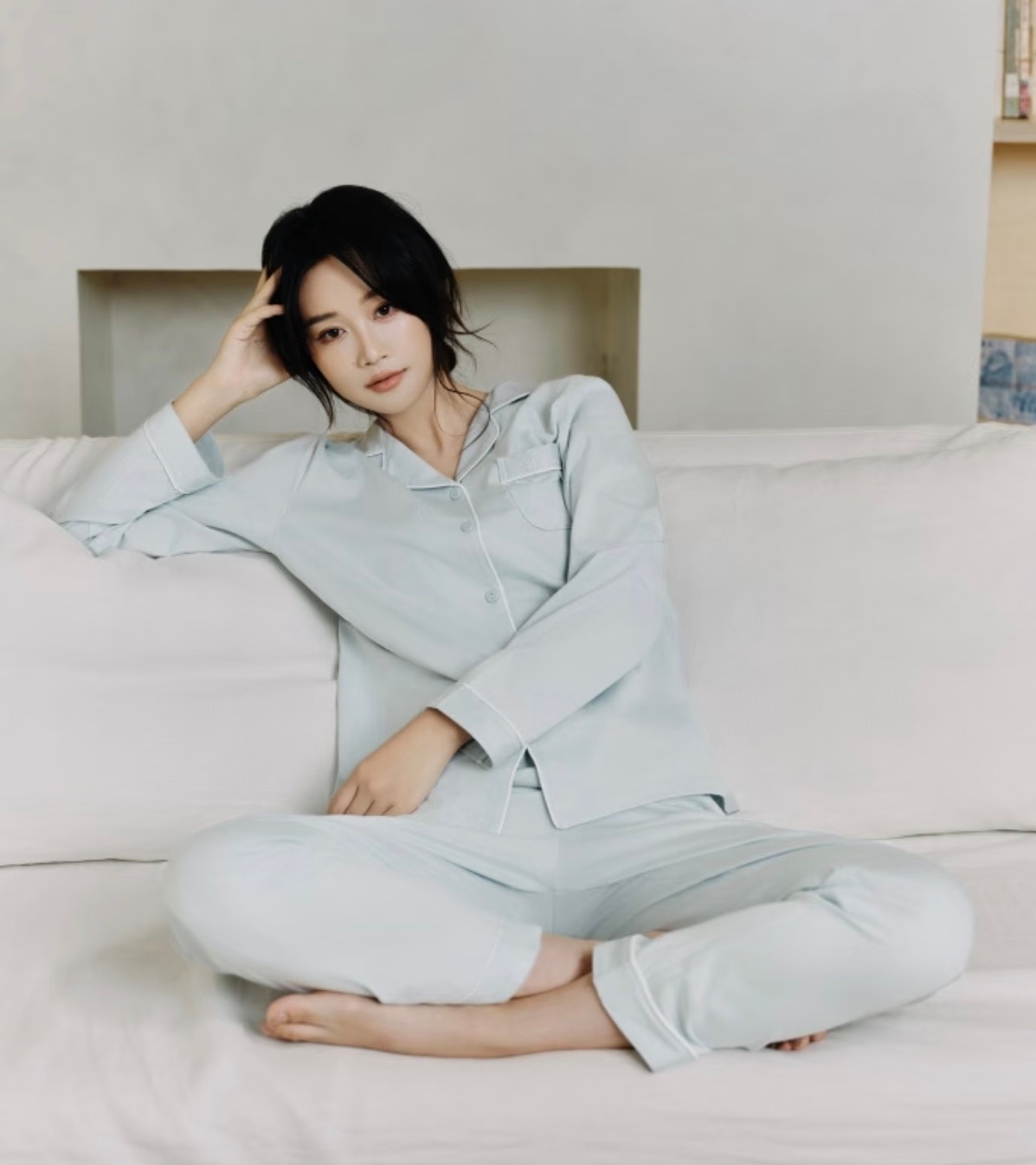 【人像摄影】演员蓝盈莹。蓝盈莹拉着张月和刘亦菲拍照