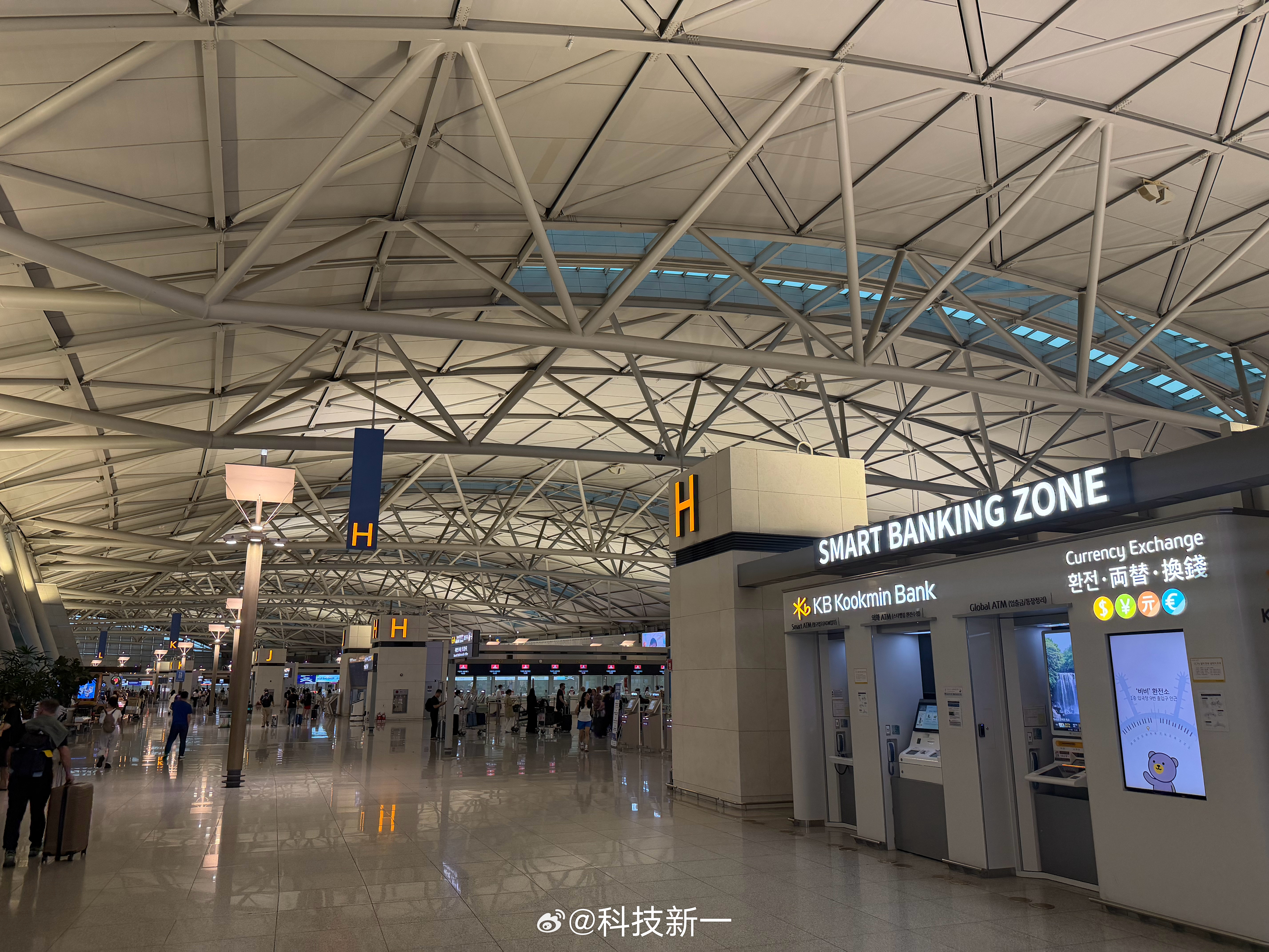 图一是青岛机场，图二是首尔机场。哪个更像国际化大机场？ 韩国·首尔仁川国际机场