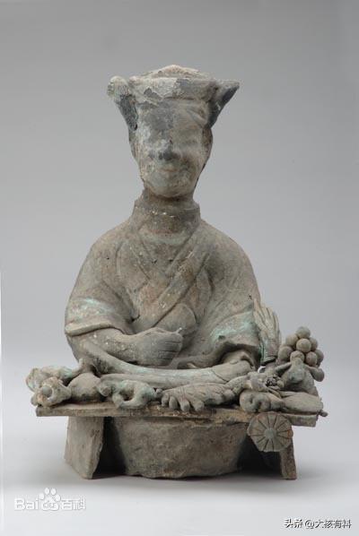 饺子的历史

一到逢年过节，家里的饭桌上总少不了饺子的身影，可是，你知道饺子是什