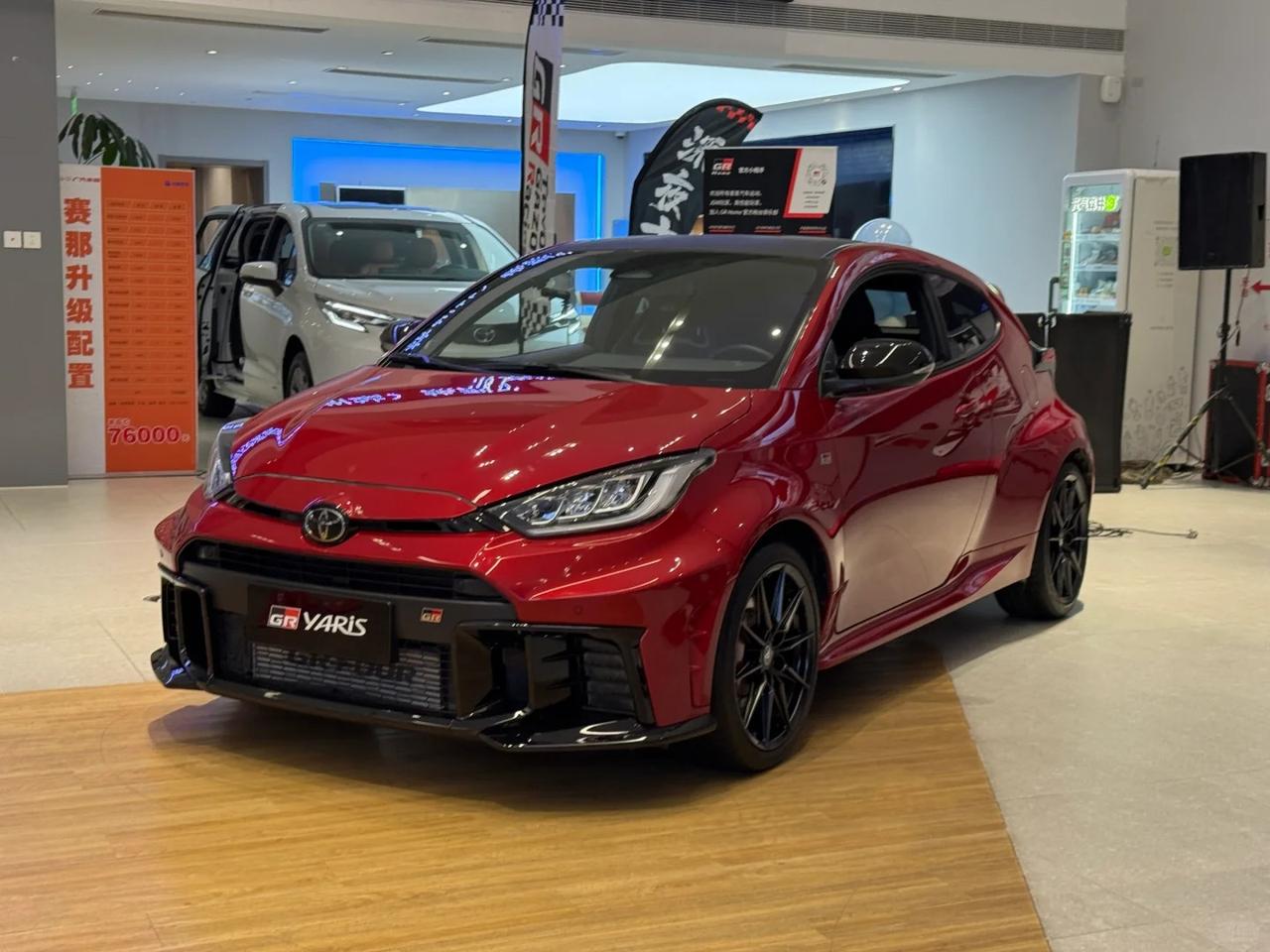 兄弟们，你敢信？丰田出了一台比宝马3系还贵的车，内饰却比我的五菱宏光还素！
1.