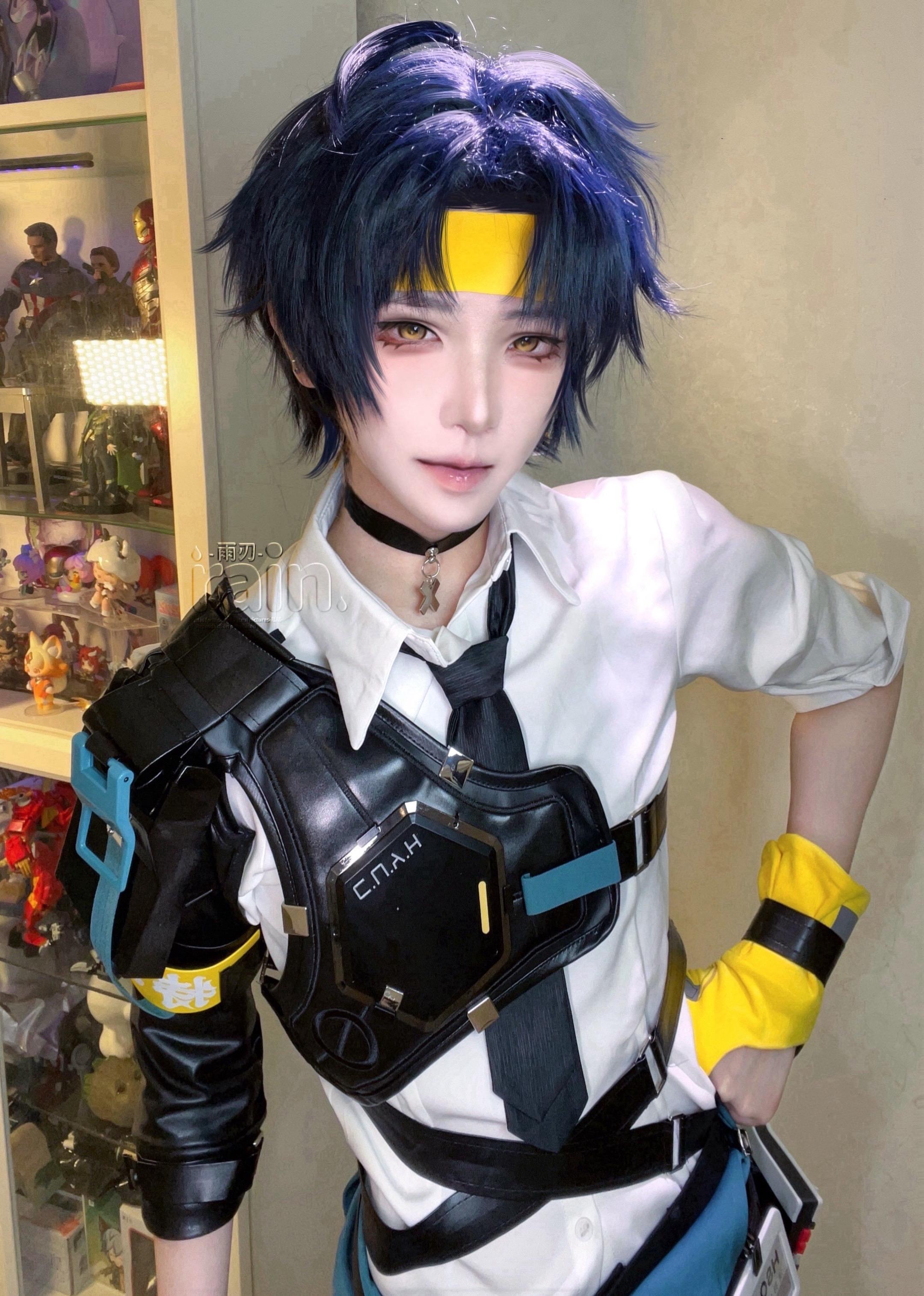 搭档，躲到我身后。