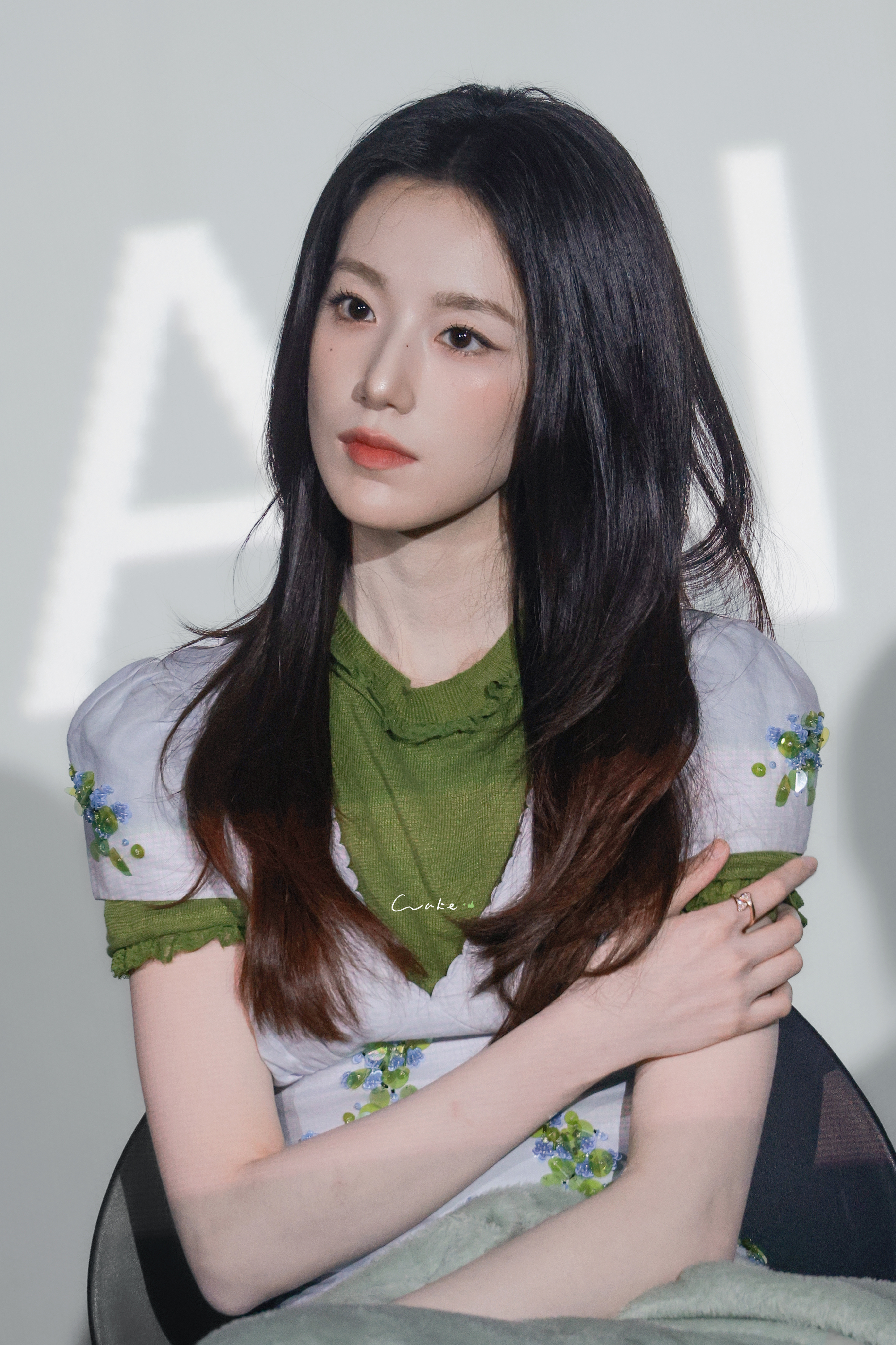 就美的不像碳基生物的质感 像只吃花草木喝露水的精灵….. ​​​