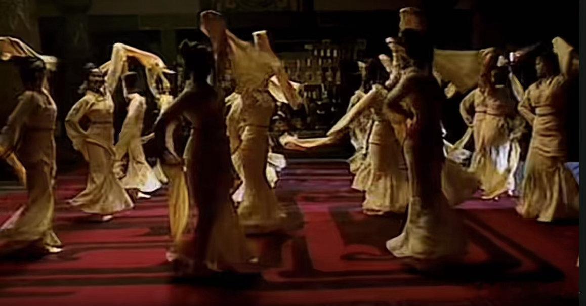 九天之上行雨师，密密行云布甘霖；九地之草卧野花，缓缓开蕊享雨露。 