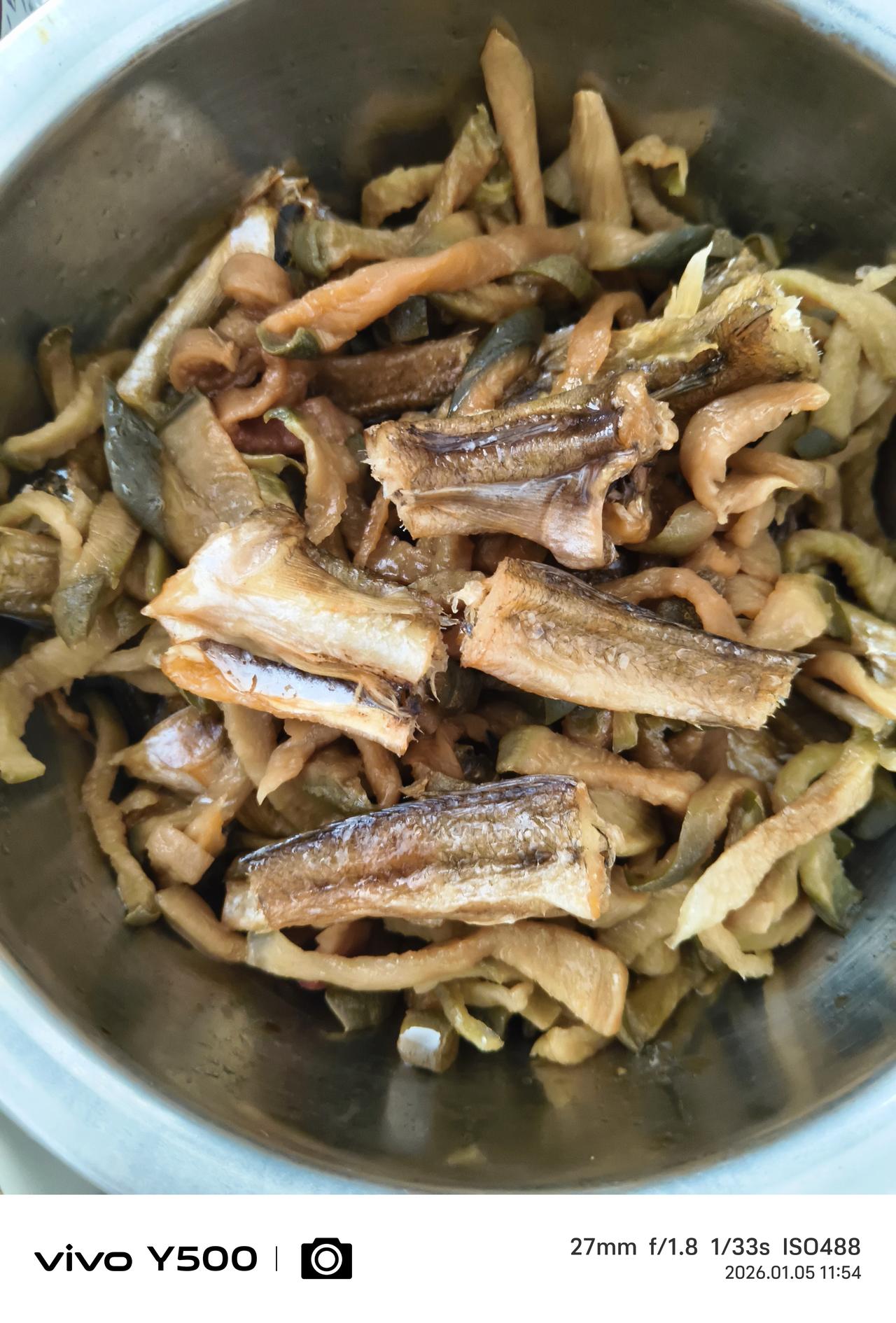 藏几缕秋阳慰冬寒
      今天是小寒，一年中最冷的季节来到了，民间认为小寒胜