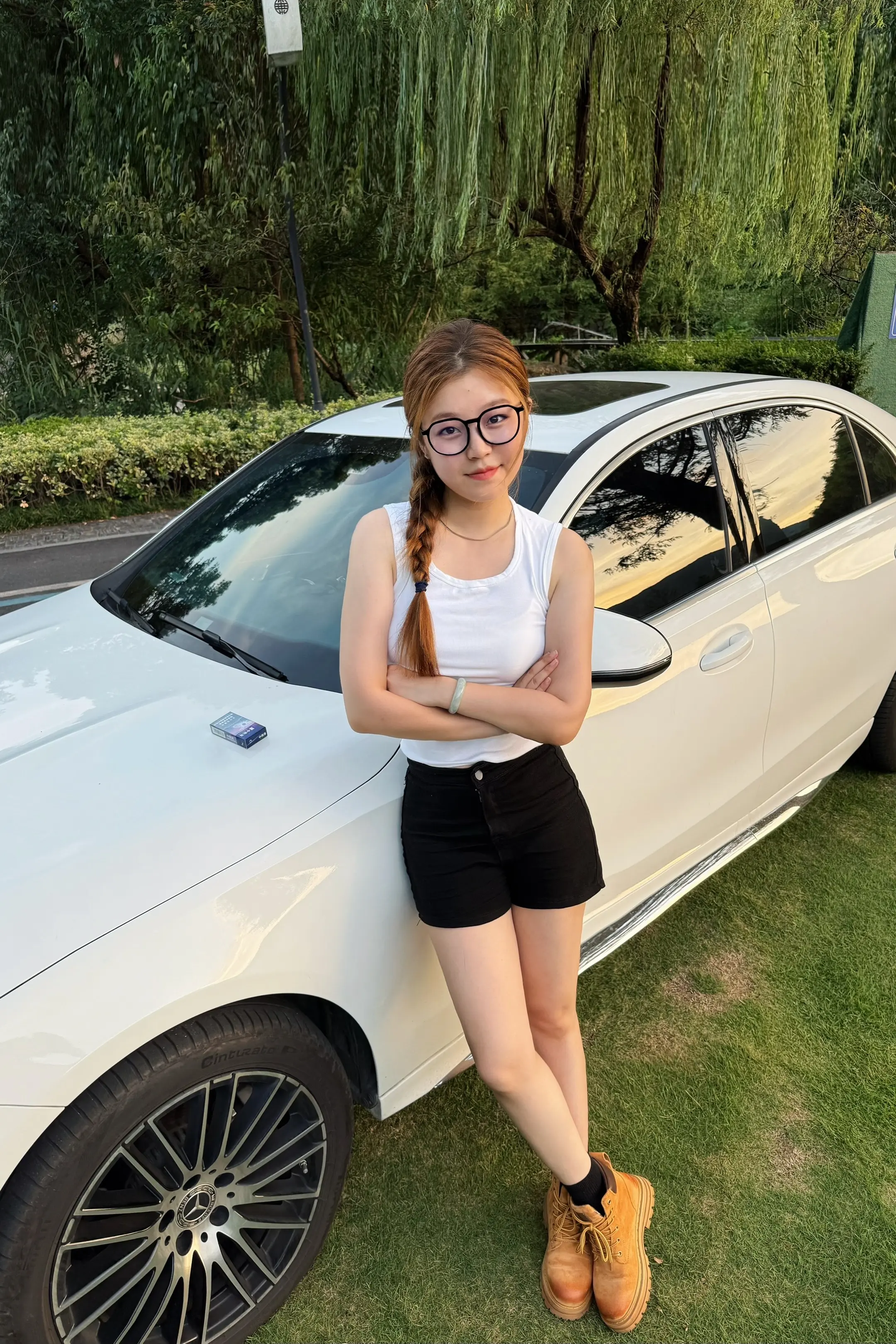 我和我母亲一样要强 但我比她贪心 想要钱字当头又想要情字入喉，一路磕磕...