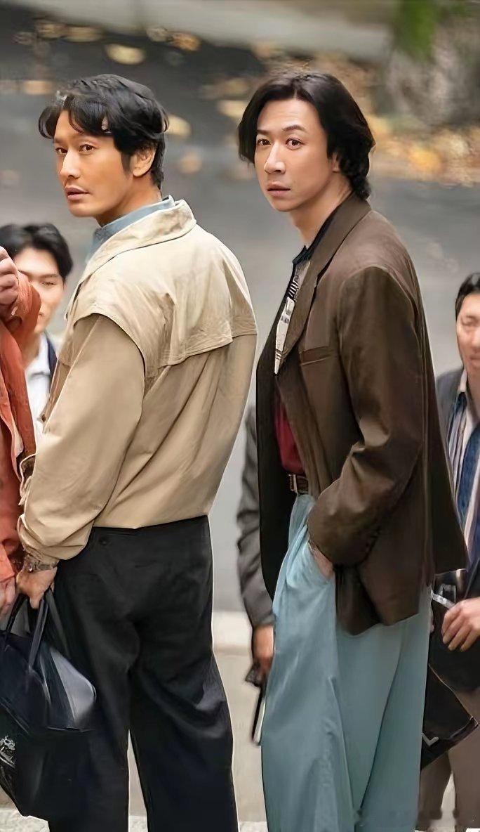 《小城大事》导演最牛的地方不是把赵丽颖变成质朴女干部也不是让黄晓明去了油腻，而是