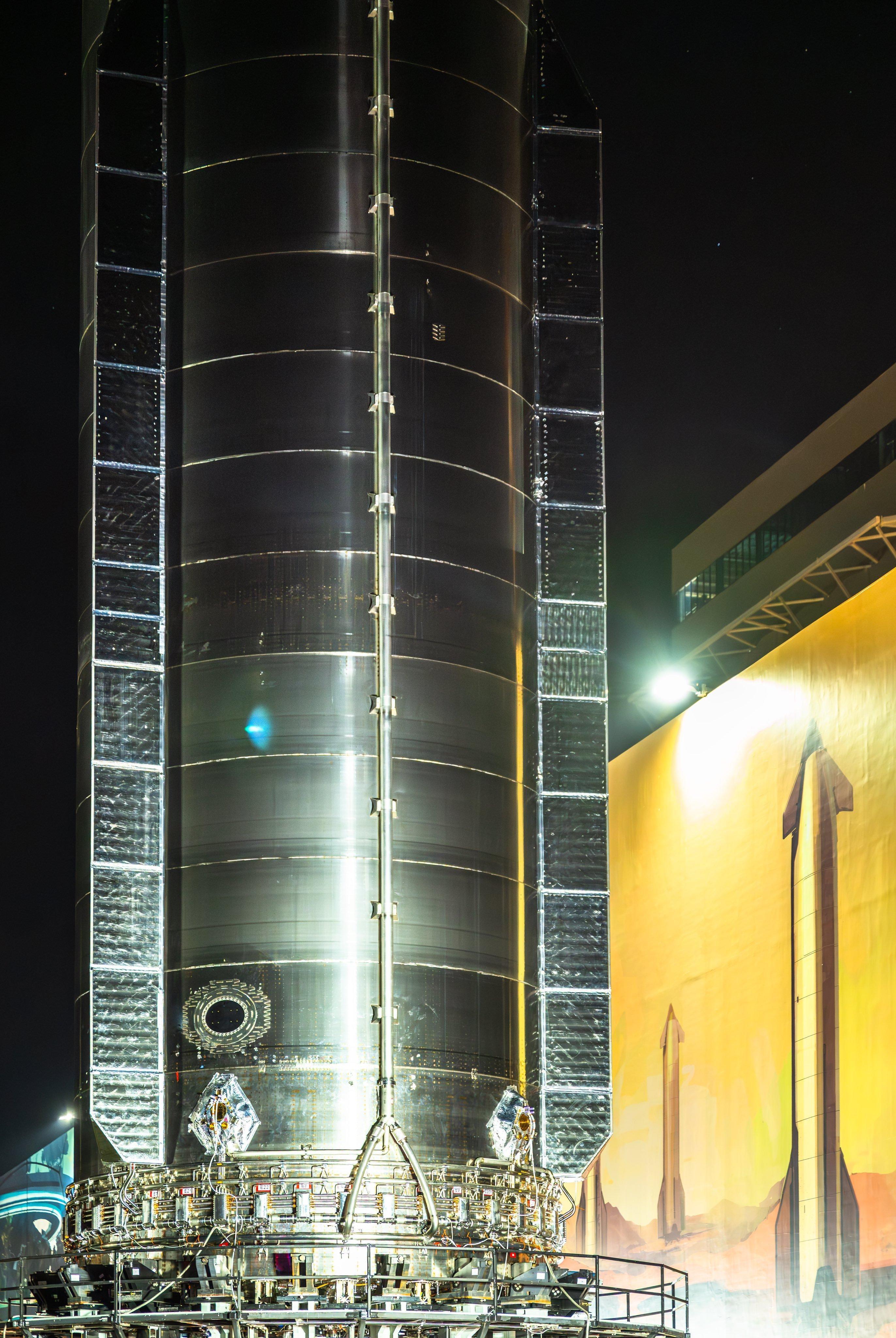 超重型火箭V3转运至测试场进行低温测试，计划明年初发射。 