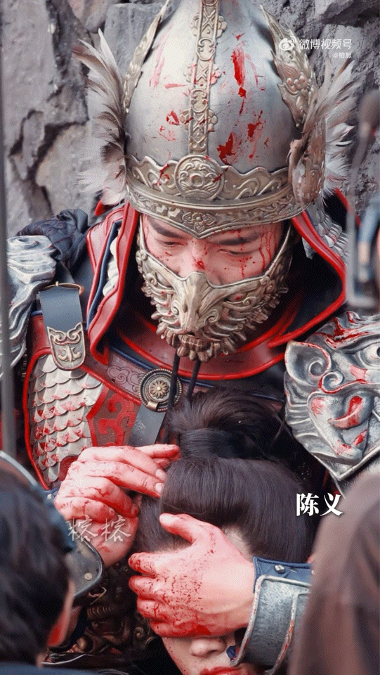 此沙良陈美锦哭戏此沙哭戏古装氛围感拉满，含泪垂眸满是沧桑，一场走心哭戏尽显演员超