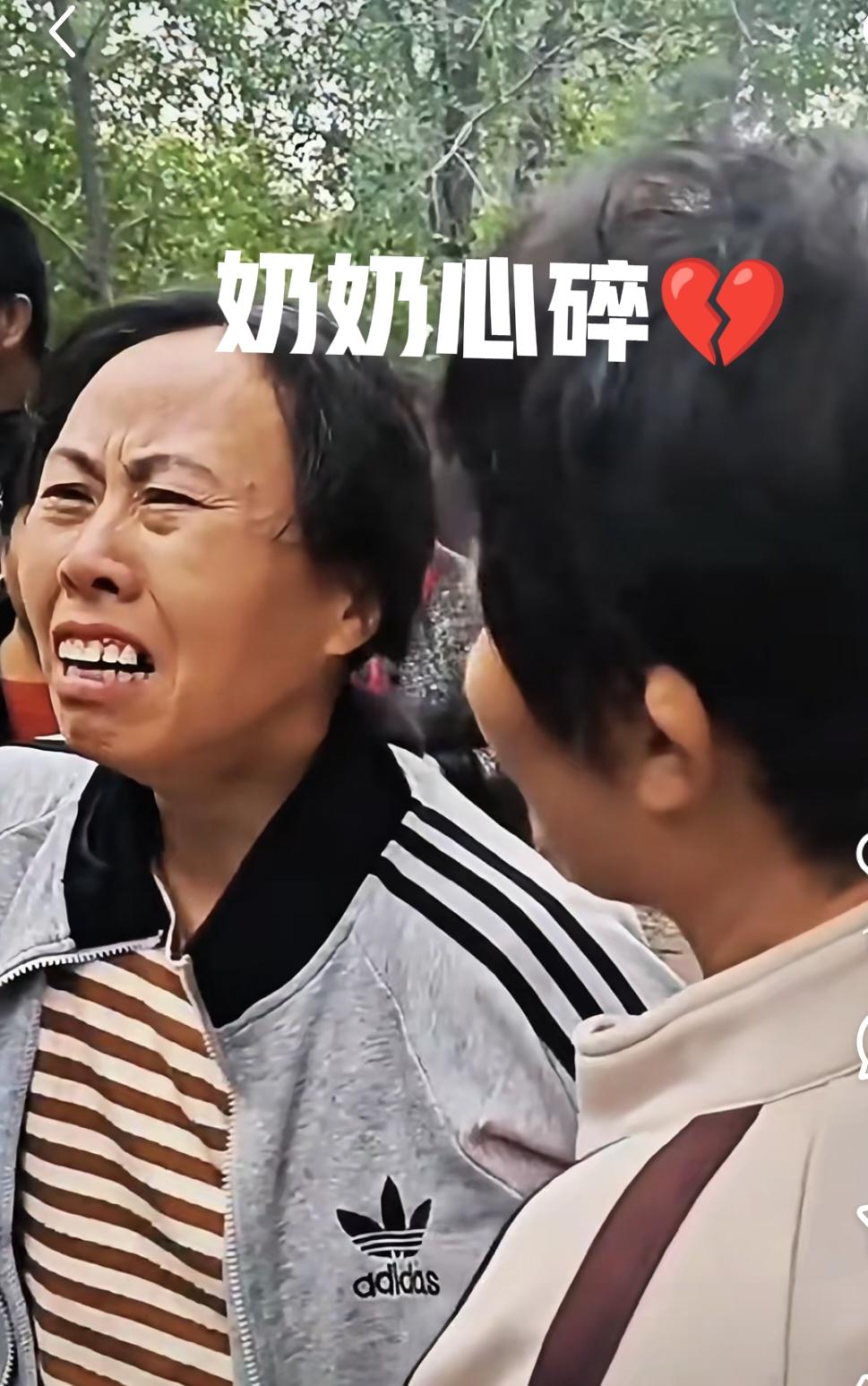 这个孩子失踪地非常 蹊跷❗️
爷爷奶奶带娃上山秋收，把4岁小女孩留在面包车里睡觉