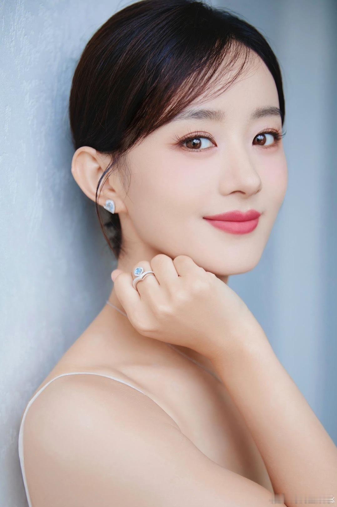 #方可给赵丽颖做的发型# wow！方可给赵丽颖做的发型好piu亮，果然人总是能够