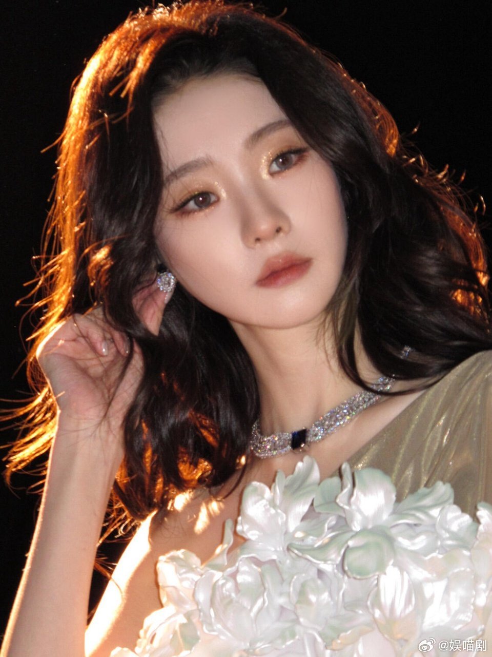 张艺凡从油画里走出的神女张艺凡神女爱世人每一套造型都像画里精心描绘的一样，光影和