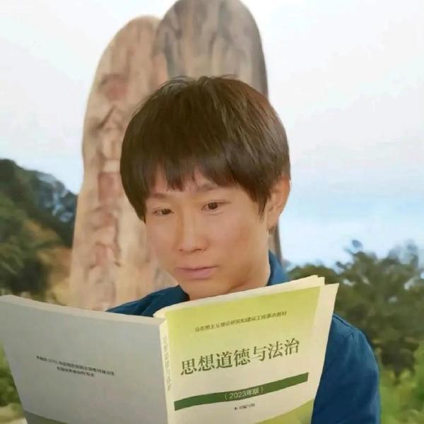 弗洛伊德描述过一种内心冲突, 简单而言, 假如一个人内心情感处于一种 情欲与敬畏