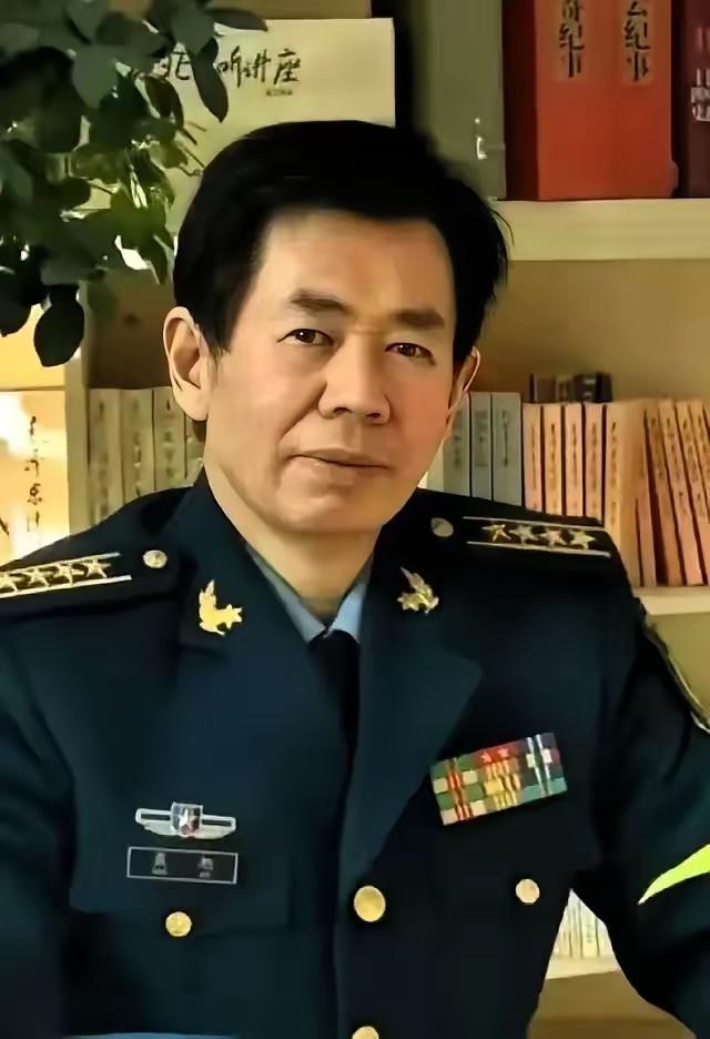 戴旭这话说的太扎心，但也真是一针见血

​整天拿着把“屠龙刀”在自家院子里瞎比划