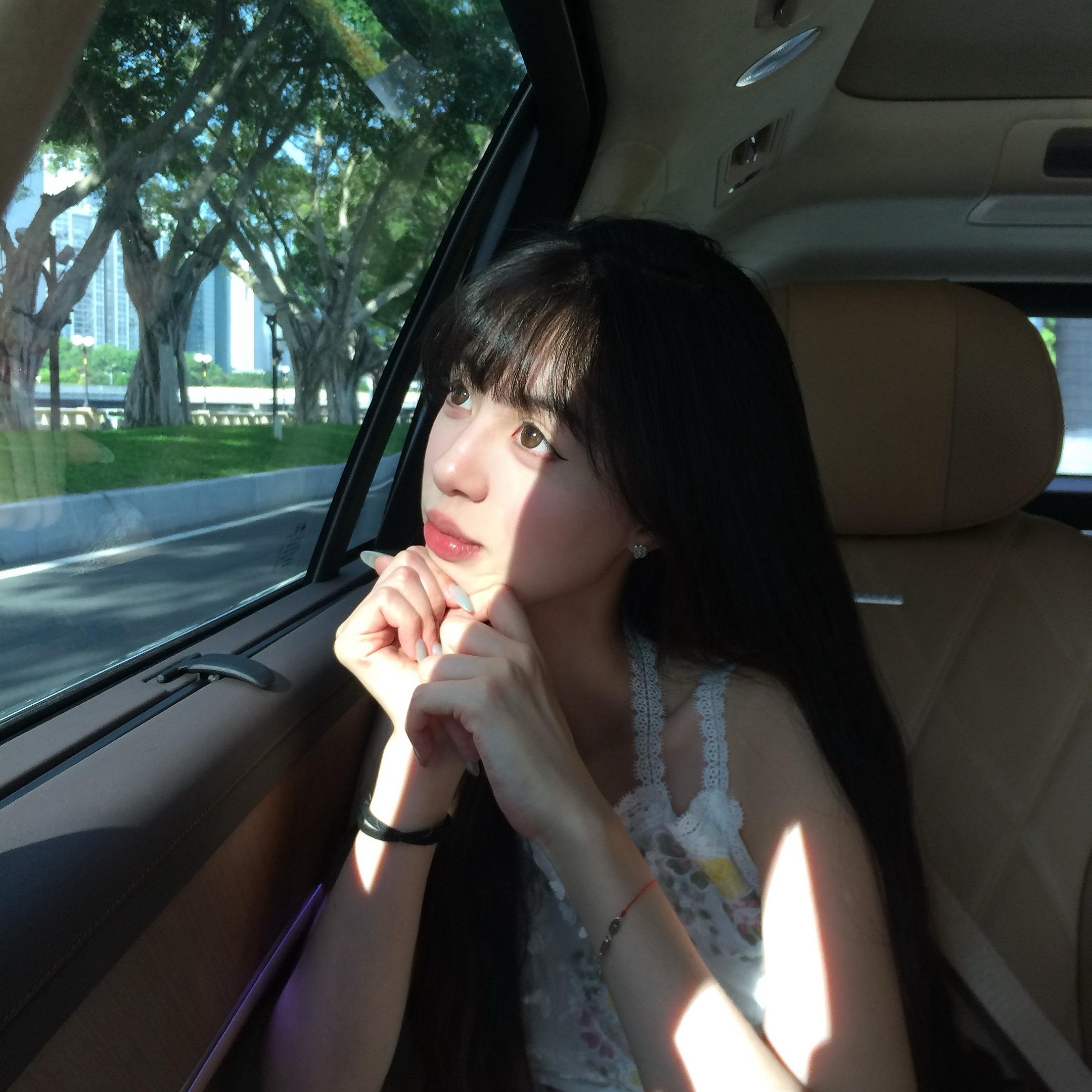 如果可以 我想当我睁开眼睛阳光连同幸福一起穿过我的瞳孔
