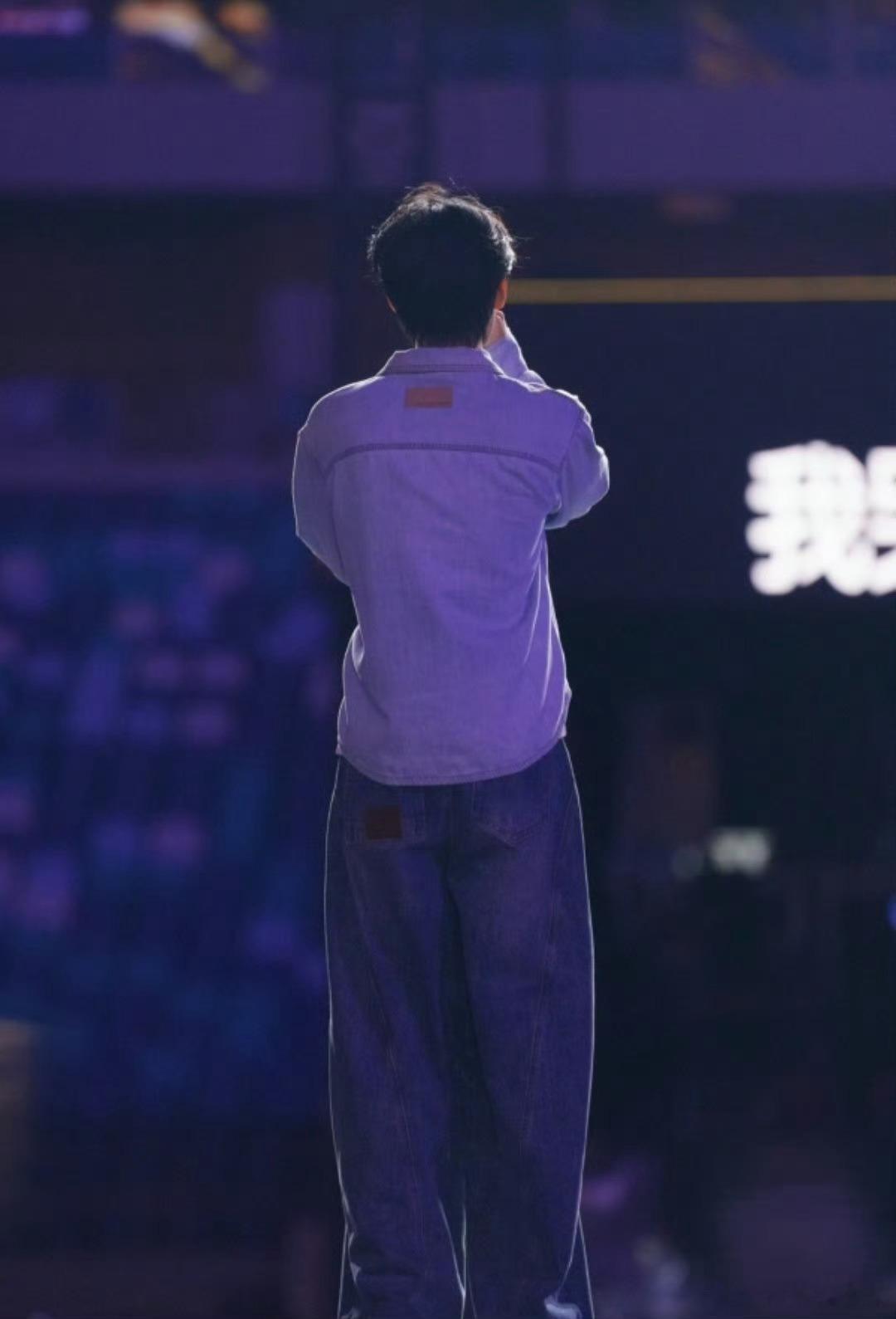 张真源高会更新 时团演唱会彩排怼脸图