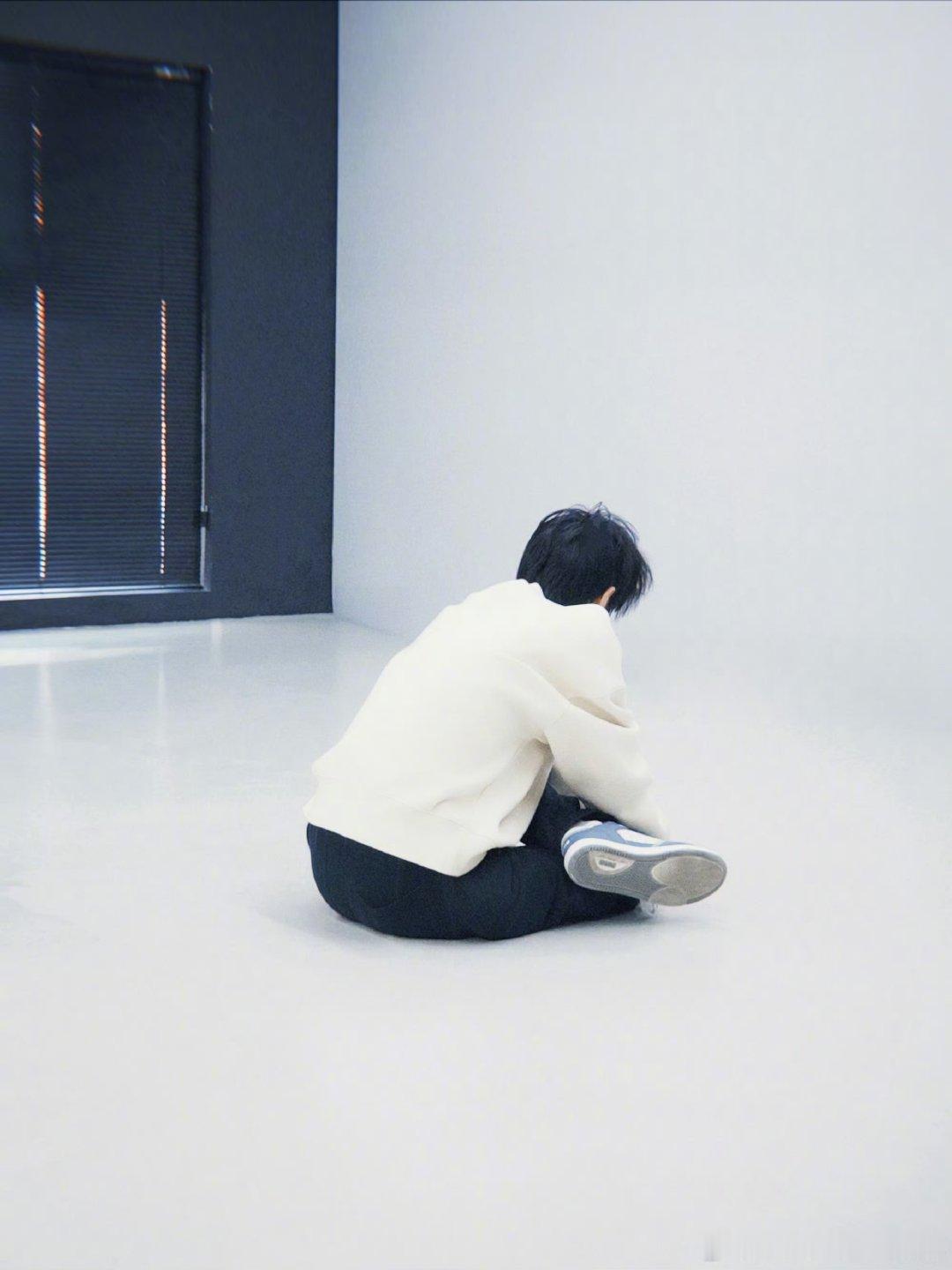 王俊凯日常营业 王俊凯排练照 王俊凯排练照来啦 