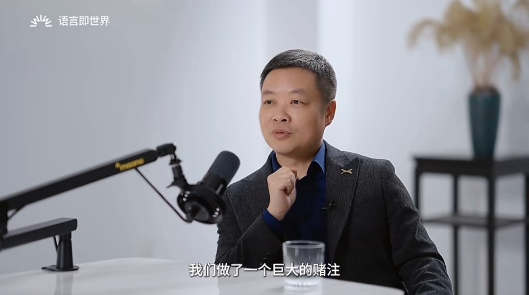 何小鹏判断2027年是机器人量产元年未来买车一半的钱是为智能买单机器人这坑很深，