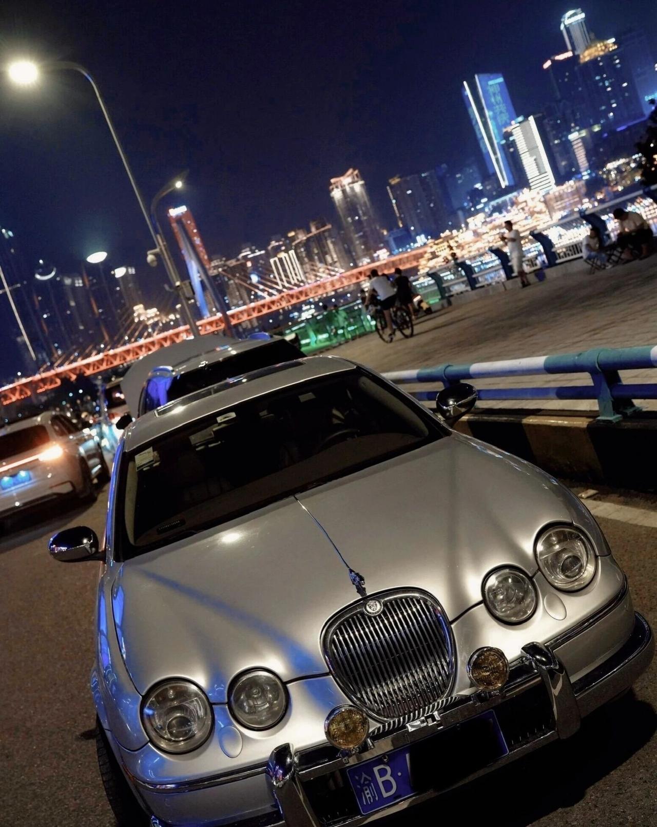 平价拿下英伦格调？几万块的复古轿跑凭啥堪称性价比之王？汽车里的绅士❗
豪华车的“