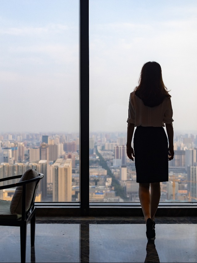 港版淡马锡来了一位女CEO