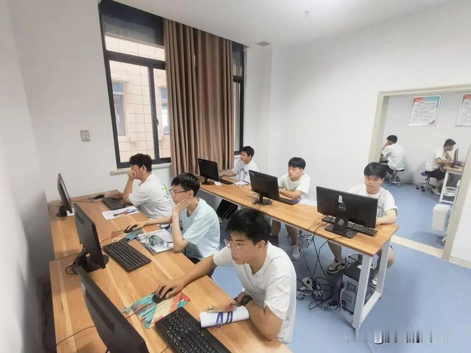 vs 军队院校）以及选科。结合江苏省情况，这里为你拆解两类主要路径的分数参考。