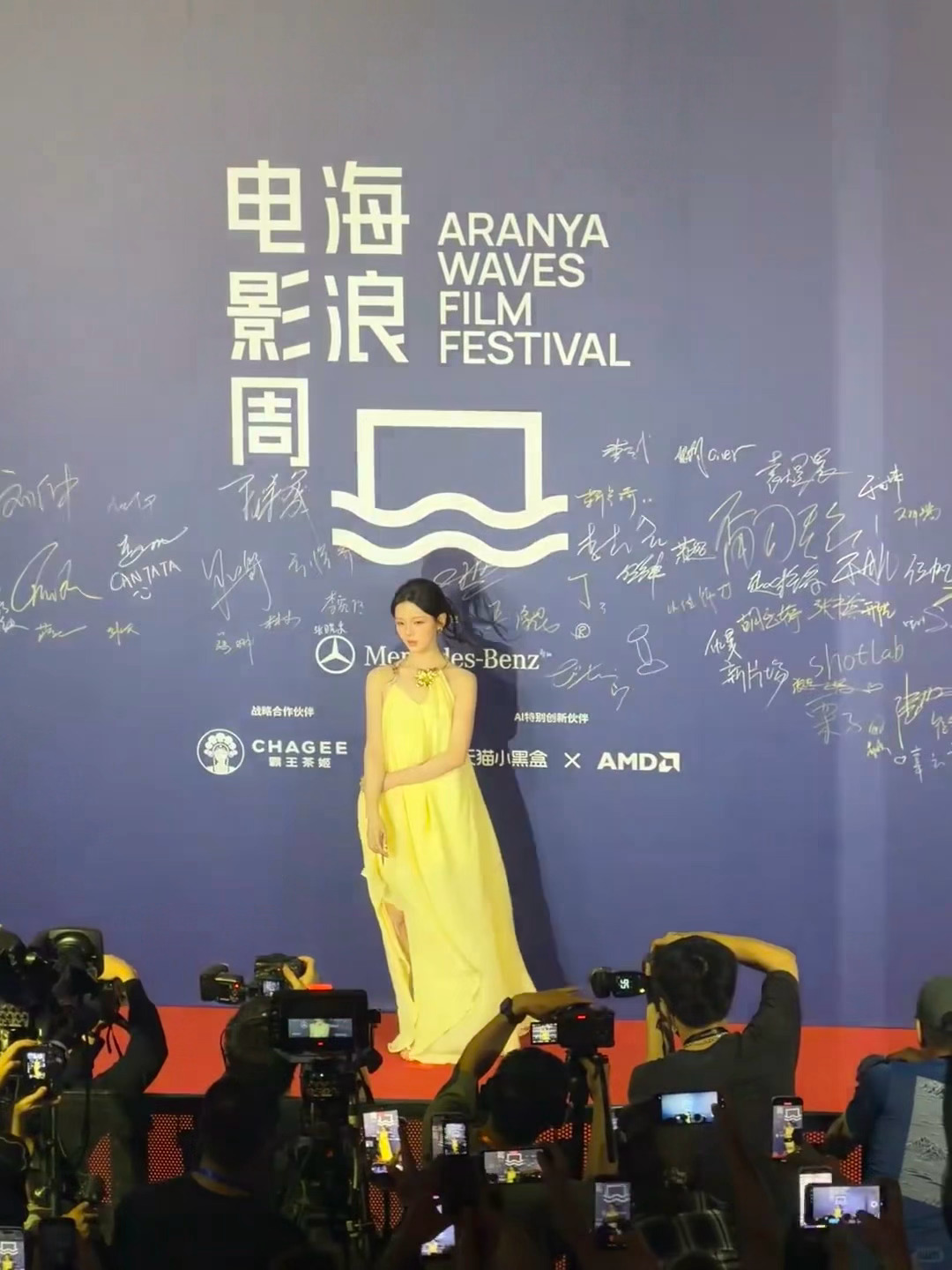 这是我最喜欢的时刻，好多📷拍女儿，超顶的星光。✨✨✨还得多去电影活动啊[哇]杨