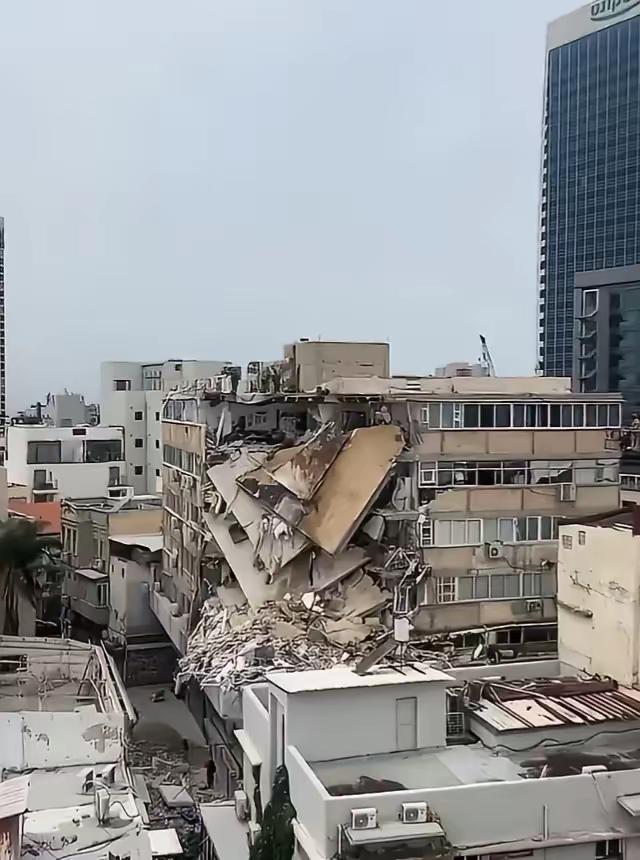 黎巴嫩真主党昨天发射的火箭弹有一枚击中了以色列一栋楼房，造成大面积坍塌。至于到底