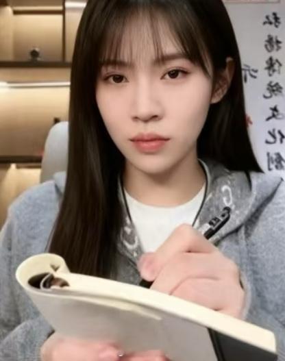 他女朋友名字跟洗浴中心名字差不多的感觉王大陆与女友出庭