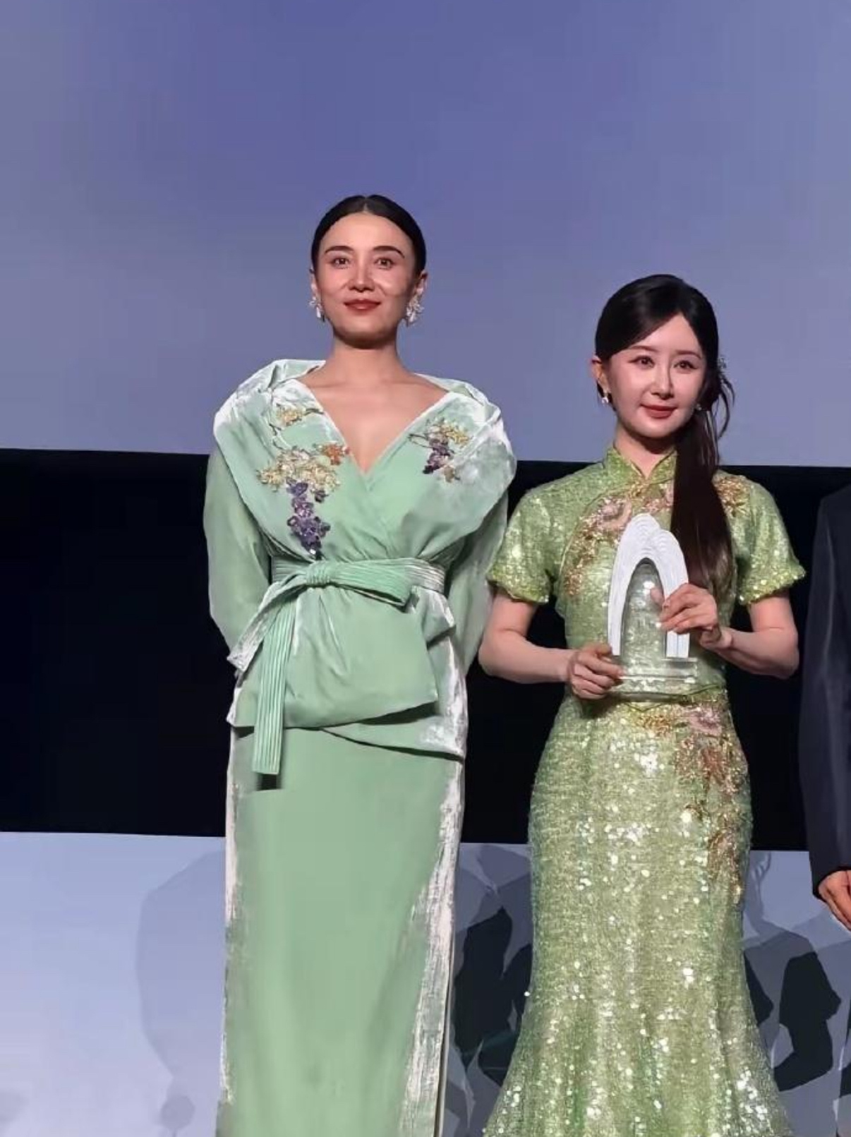 这是谁啊，根本认不出来 ​​​