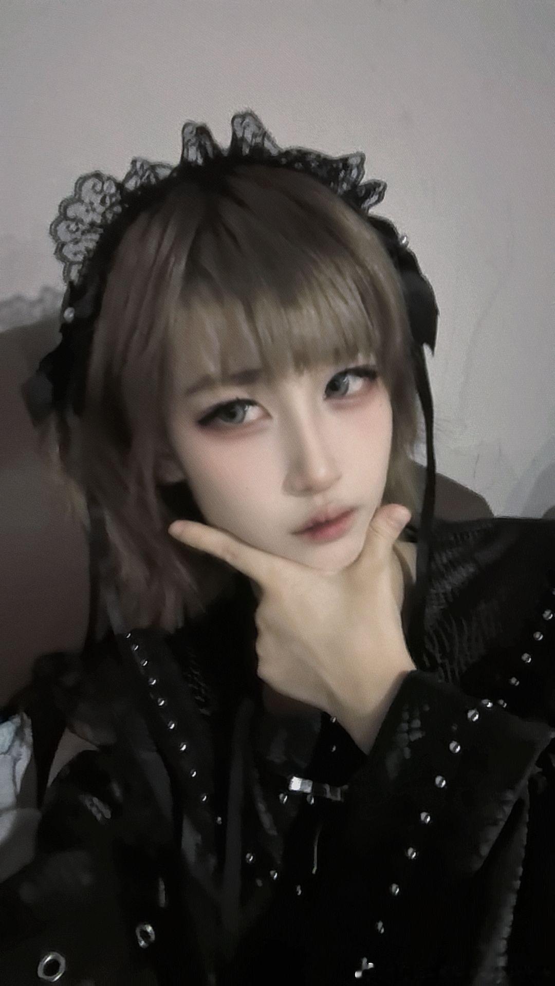 感觉有人喜欢我啊：她咋了   ：她咋了 ​​​