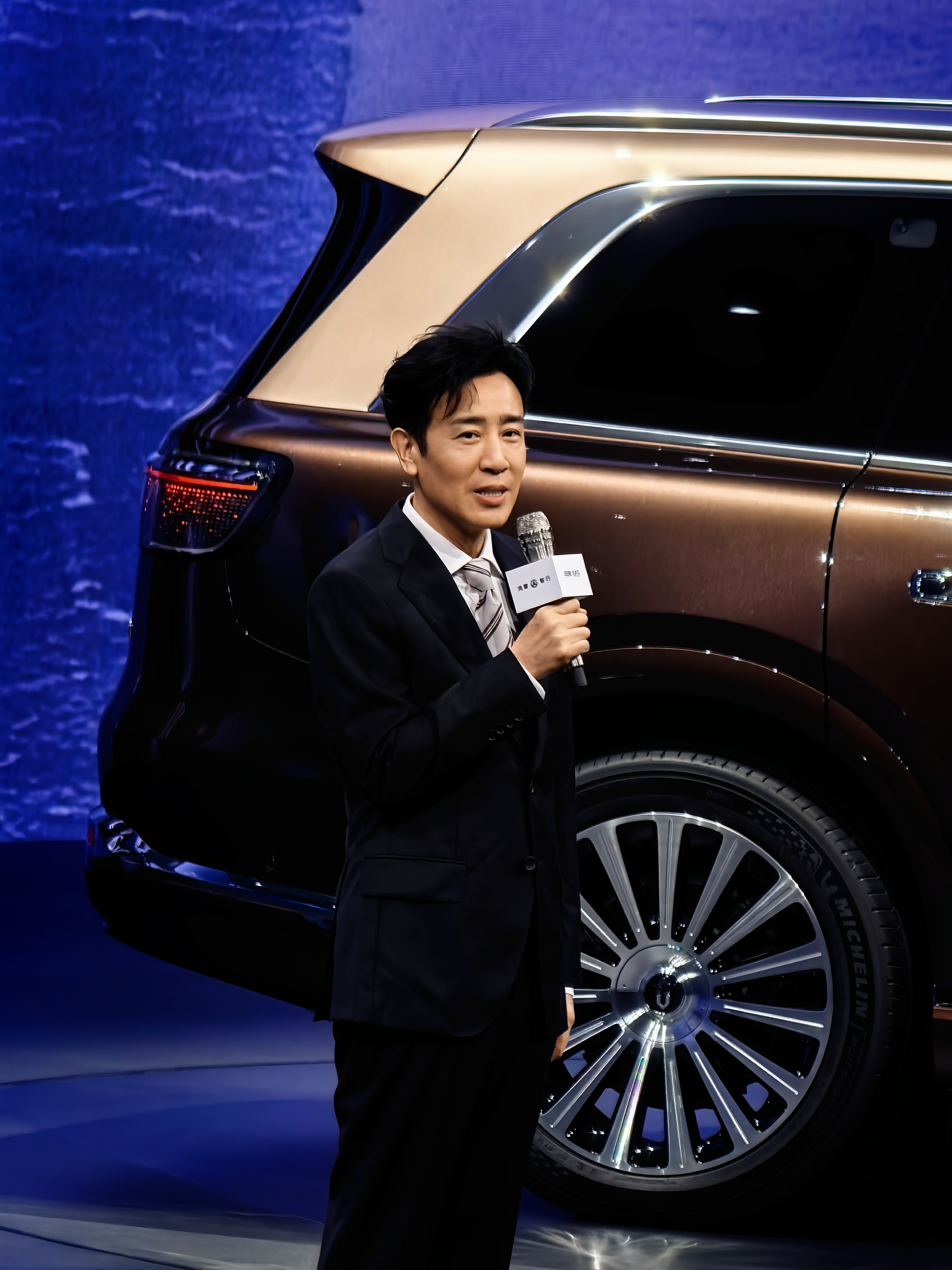 于和伟来了。全新一代问界m9官宣