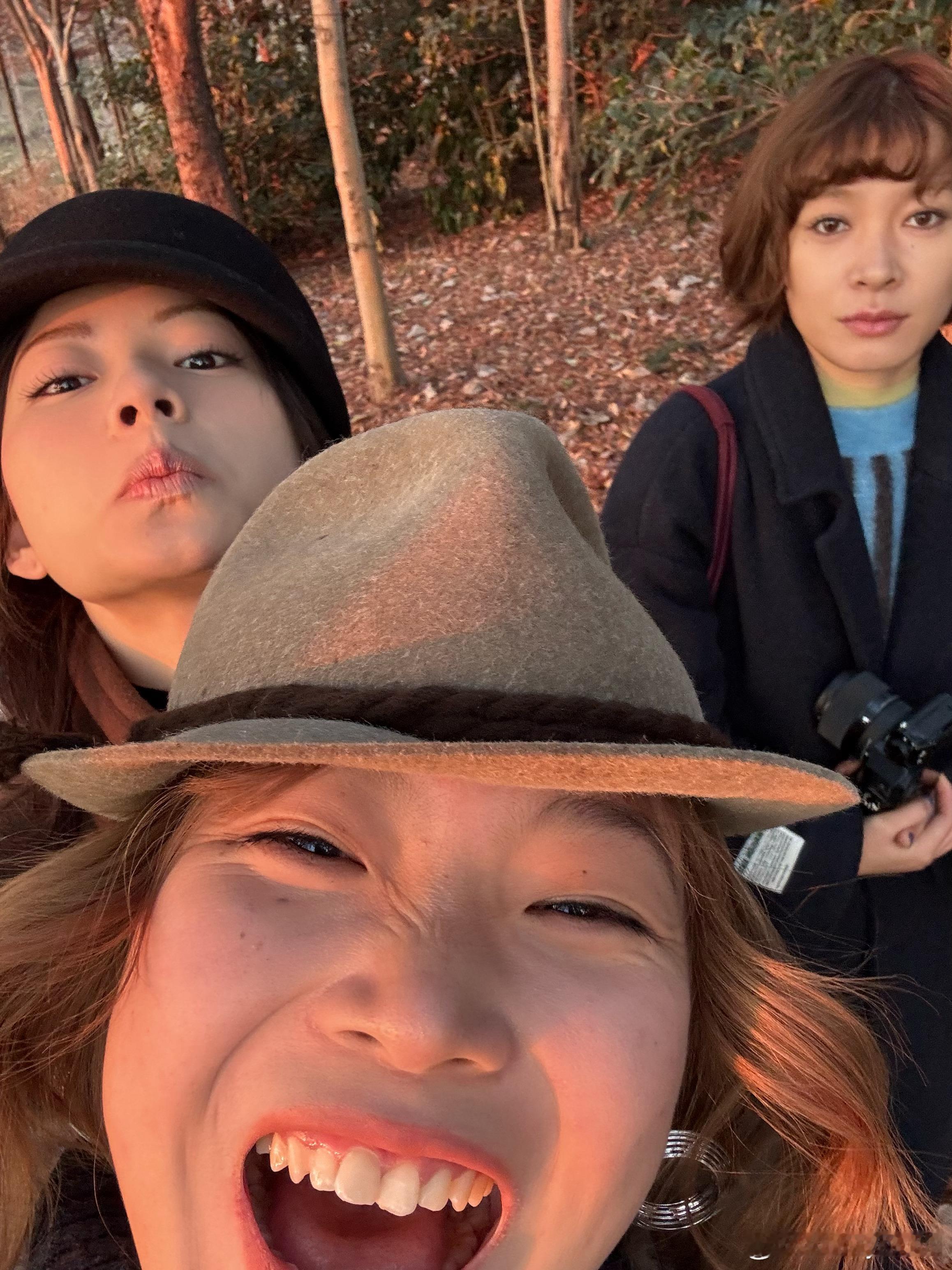 没约定、但大家都穿了大衣！ 