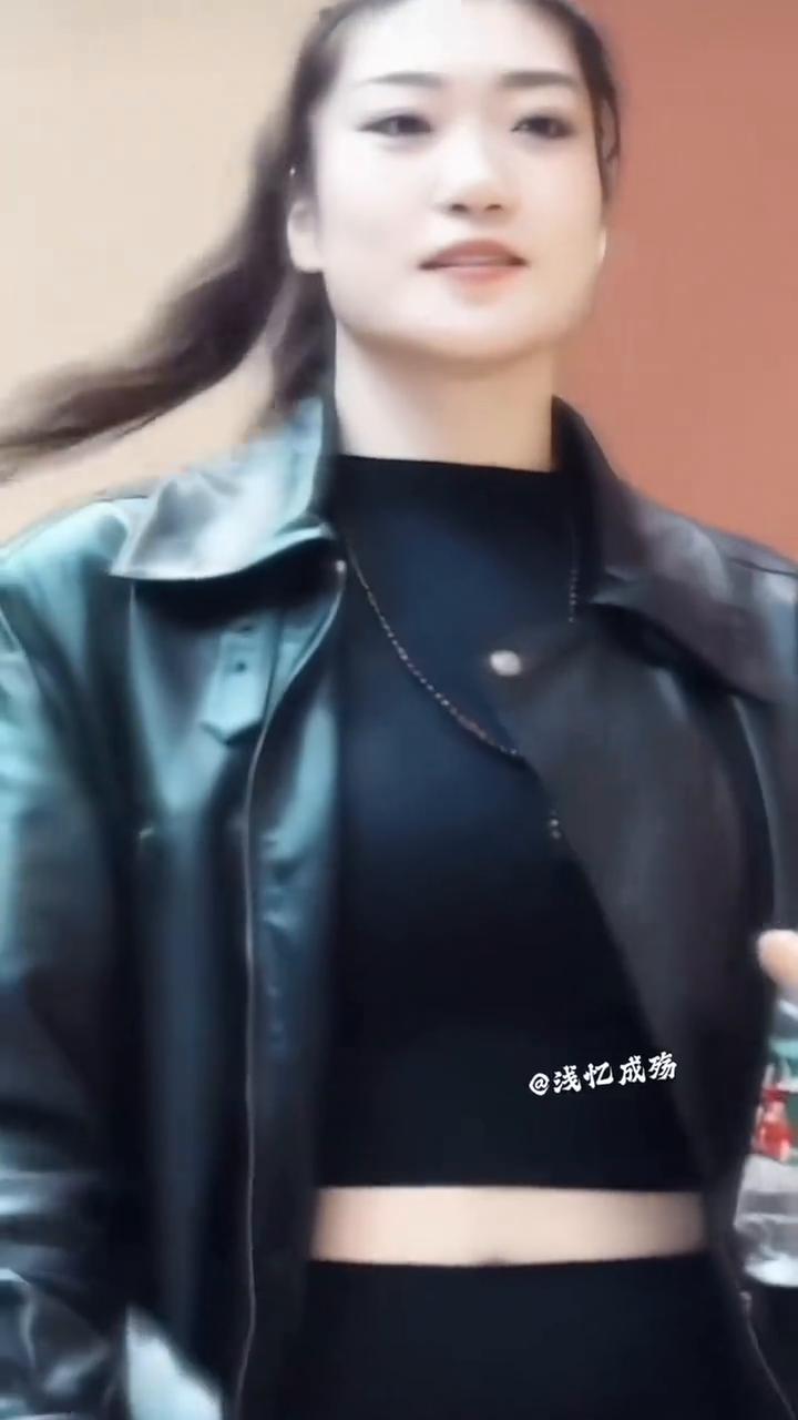 浅忆成殇。
你该起誓了，不然会便宜了所有不尊重你的人。他们赌的就是你没有前途，他