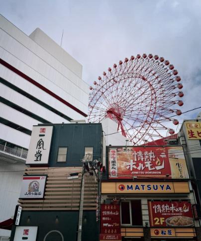 昨晚和一位在日本工作的朋友聊天，话题从日本街头消费变化聊到了制造业竞争。他提到两
