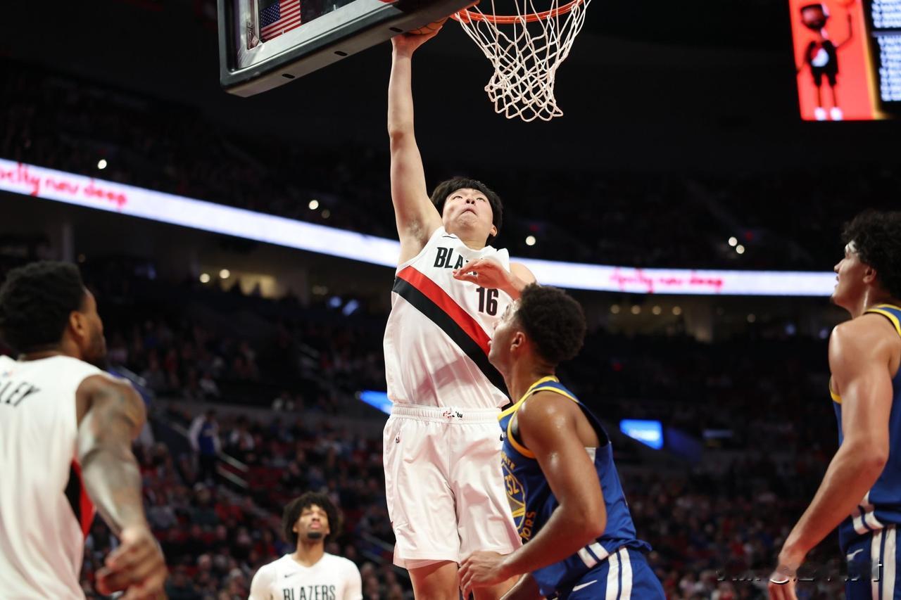 杨瀚森招谁惹谁了，请大家停止对他的网暴，理性看待他的NBA之旅！

最近网上对杨