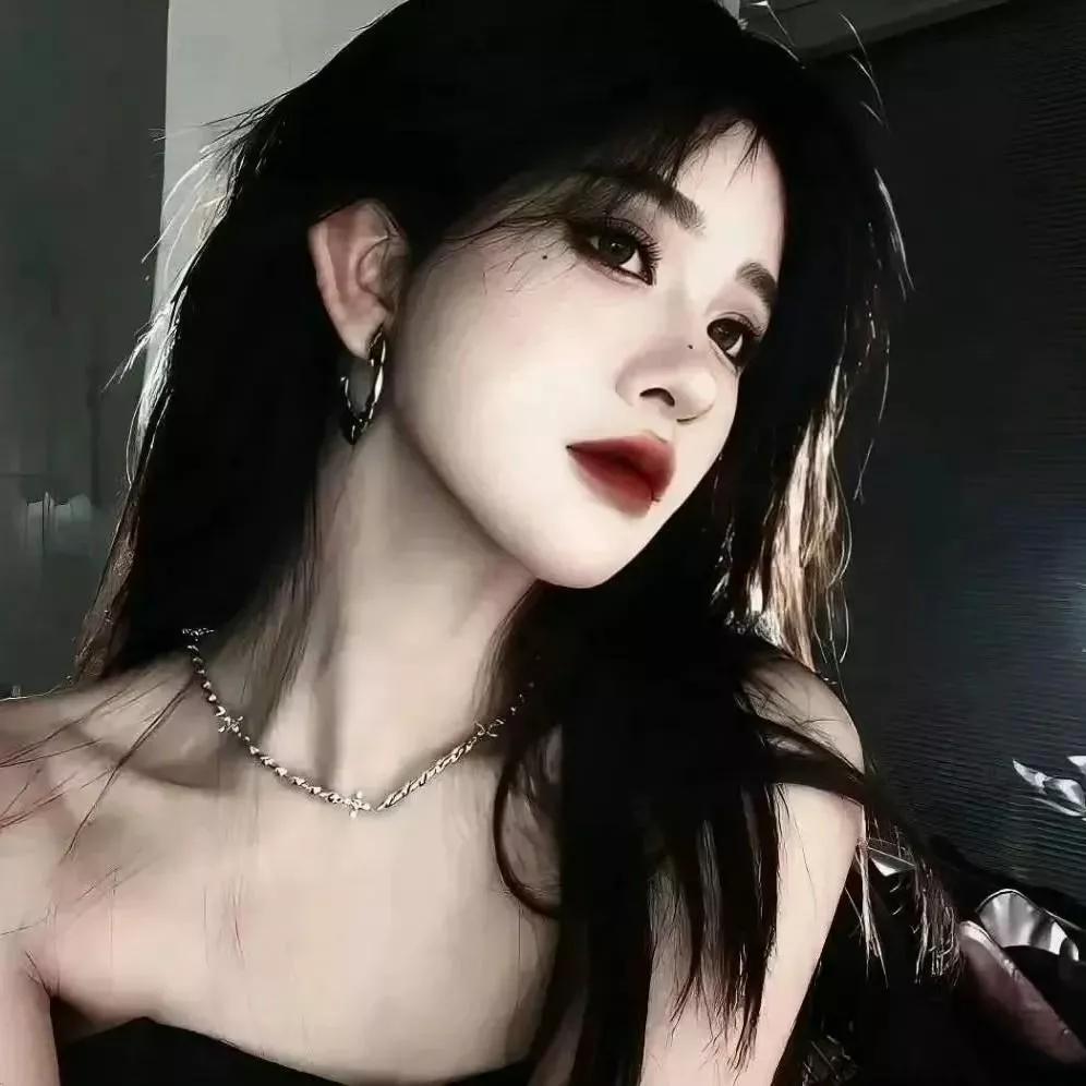 暗黑系妆容，冷艳迷人，超A范儿暗色系妆容 暗黑风妆容 暗黑系妆容御姐 黑色系妆 