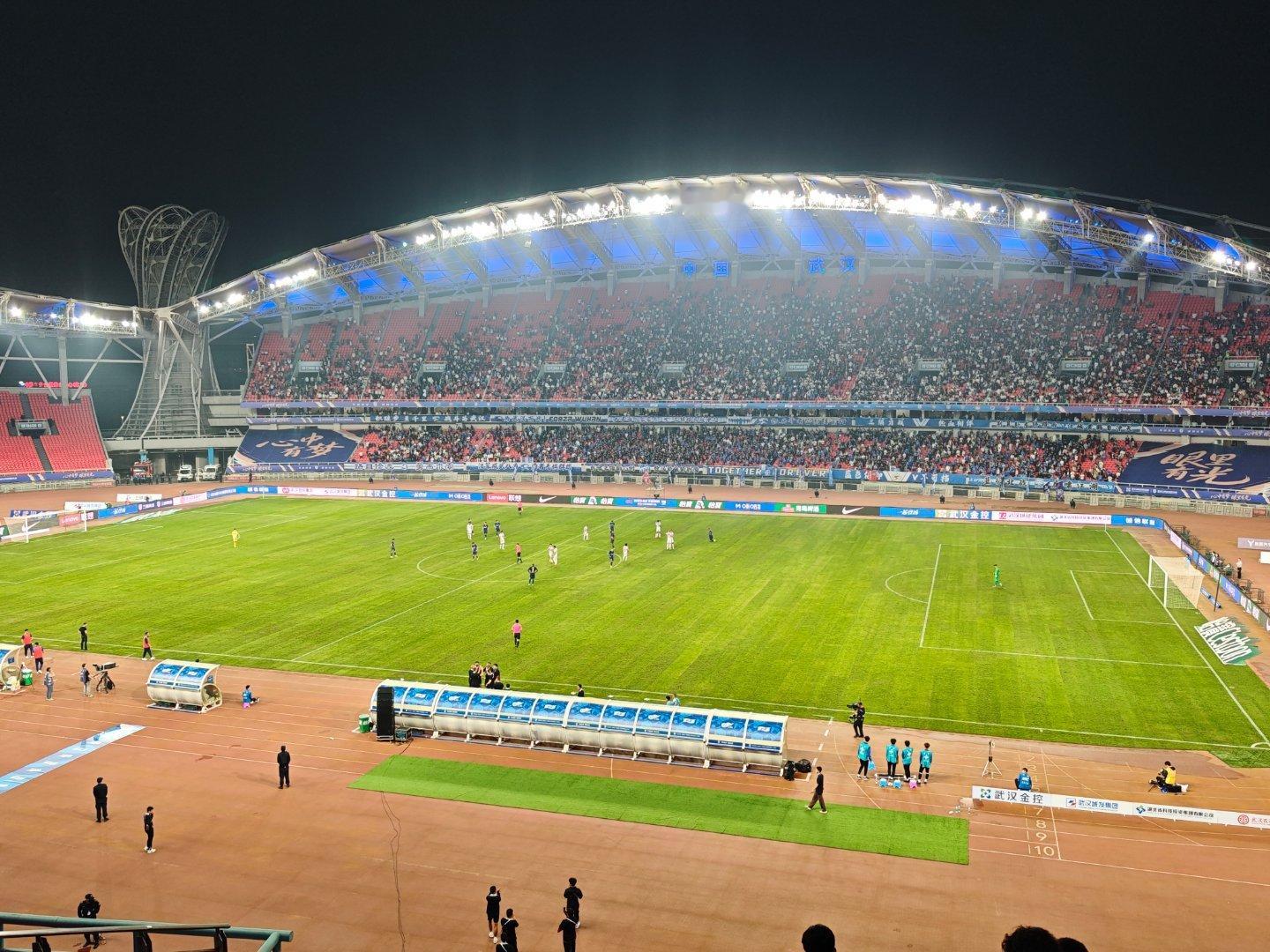 三镇0比1成都！今晚三镇打得不错，差点运气！丢球是一个点球，年轻人犯错买单，认了