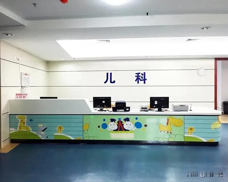“学医八年转行真错了吗？”一位网友求助，她说当年高考580分，听信妈妈的话选择了