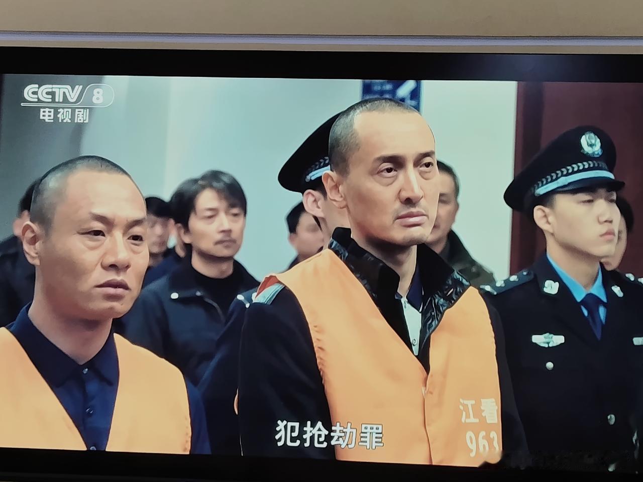 人这辈子，有些错可以犯，错了就改，改了再犯，有些错，不能犯，犯了，就再也没有回头