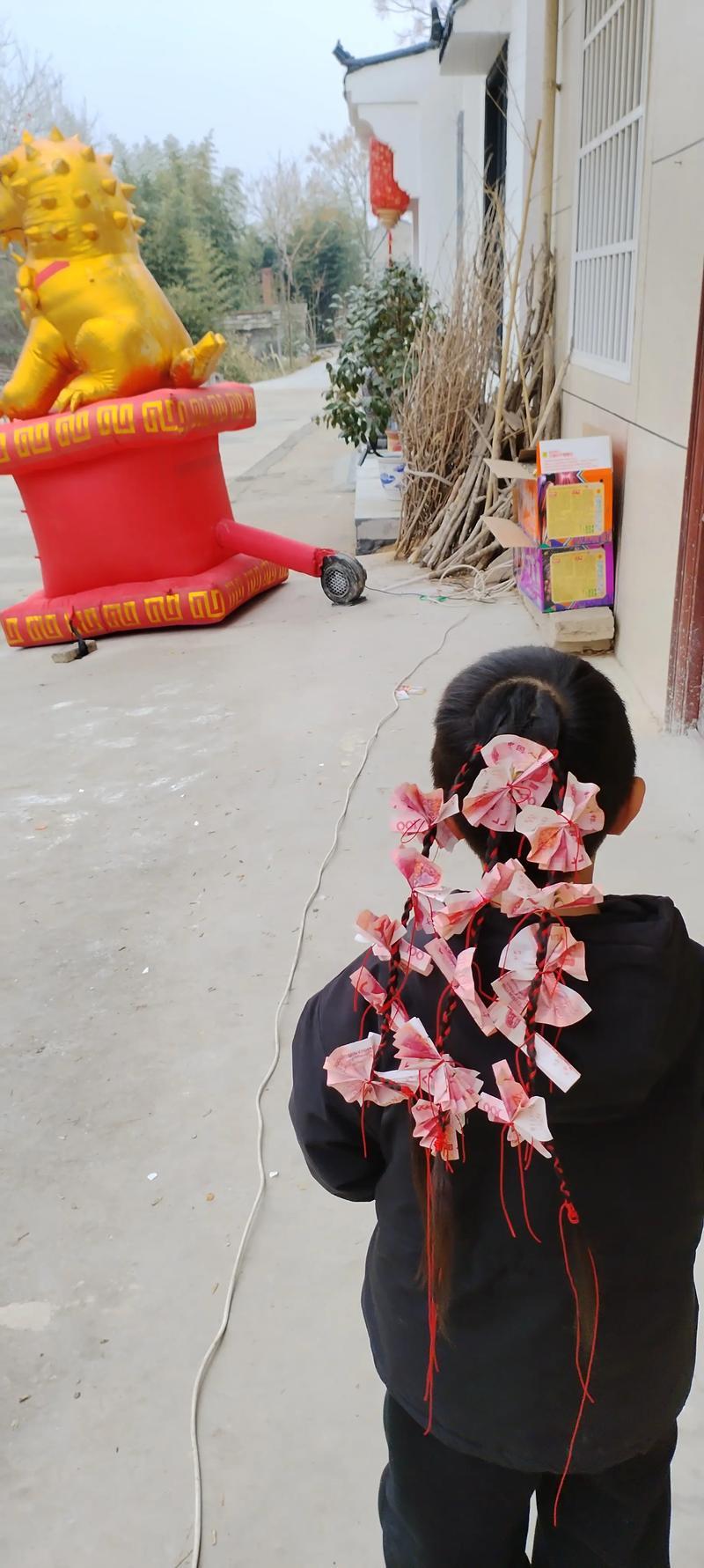 二月二，北方的男孩子要剪“尾巴”、女孩子要剃“满发”！
       二月二龙抬