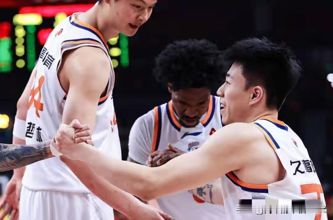 张镇麟不愧是广东的克星！2月3日CBA常规赛上海94：84战胜广东，大白边内线无