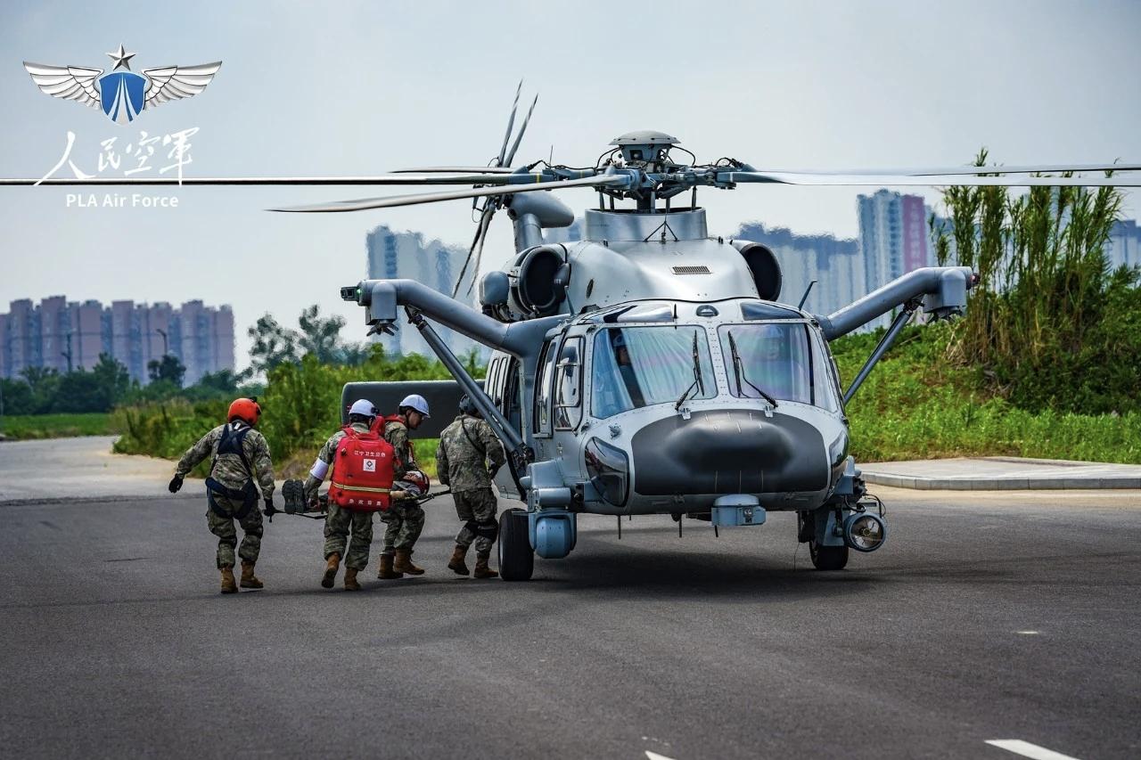 中国空军现役两种型号的搜救直升机。你喜欢哪种？
      作战飞机遇险，特别是