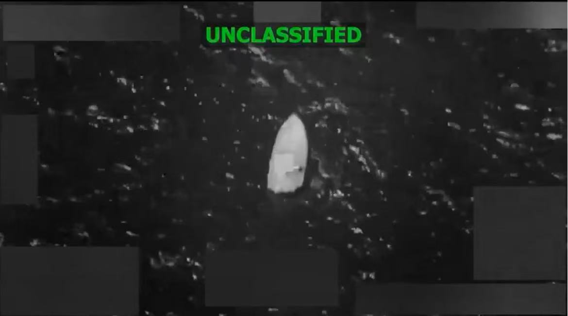 #美军称袭击一贩毒船打死6人#【美军称在东太平洋袭击一“贩毒船” 打死6人】当地