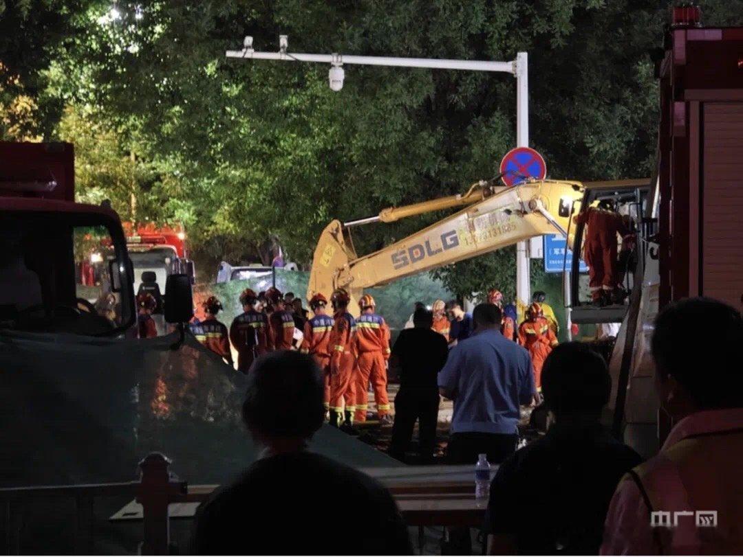 【官方通报：突然爆裂造成坍塌，3人抢救无效死亡】 6月4日，河北石家庄市应急管理
