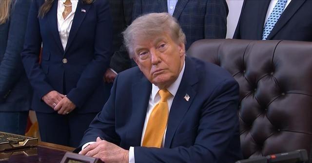 特朗普发出最严厉威胁，不降息，他将停止美国贸易！

美国总统特朗普再次把矛头对准