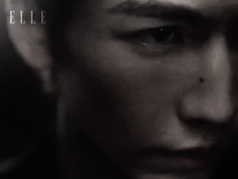 两套怼脸 两种不一样的风味🚬家赫的可塑性 ELLE四月刊张凌赫封面预告