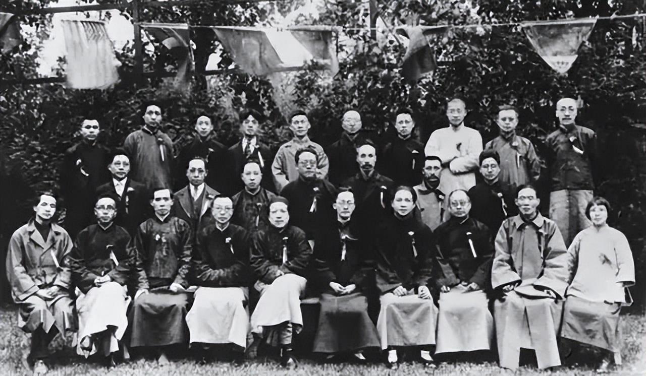 1924年5月5日，国民党上海执行部在莫里哀路29号孙中山先生寓所，为孙中山就任