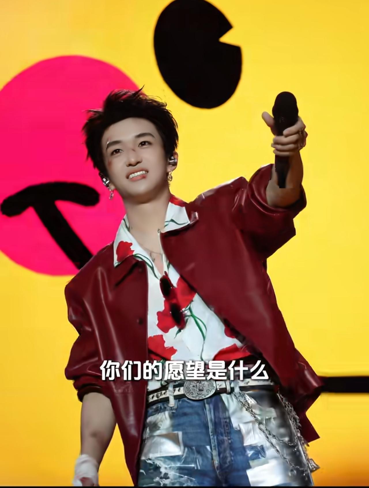 邪恶黄子一机灵就给陈楚生挖了一个坑。
太湖湾音乐节黄子排在陈楚生前面，是次压轴。