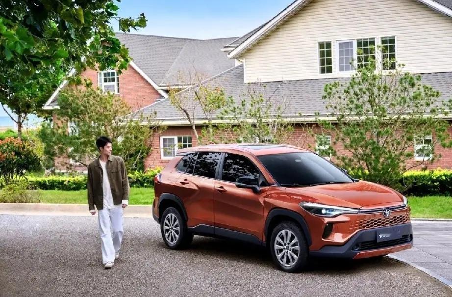 卡罗拉：经典家用车，温暖陪伴每一段出行
 
卡罗拉，作为全球超5000万用户之选